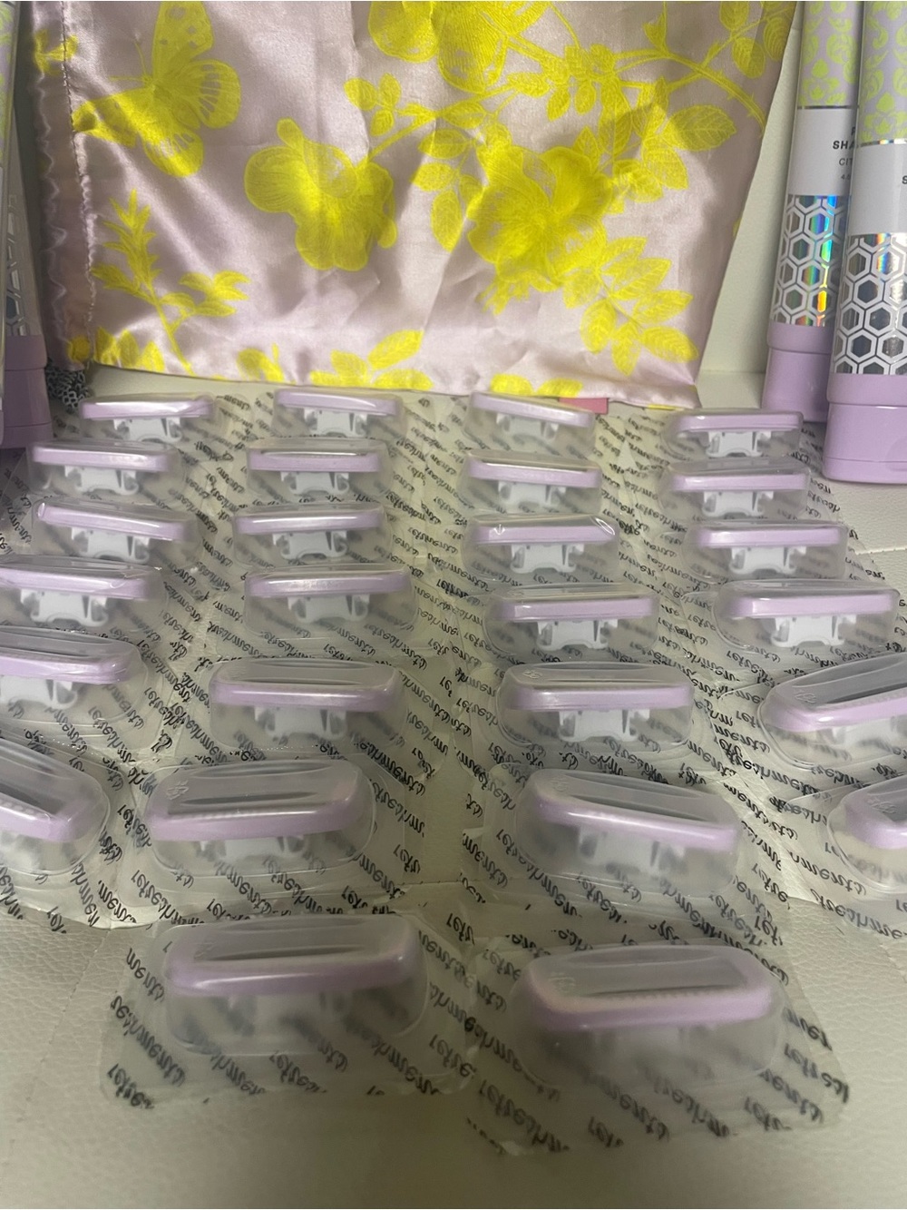 ipsy Holographic Silver & Light Pink Hair Removal Accessories Lot - Picture 4 of 5
